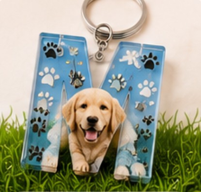 Chaveiro letra M com cachorrinho golden